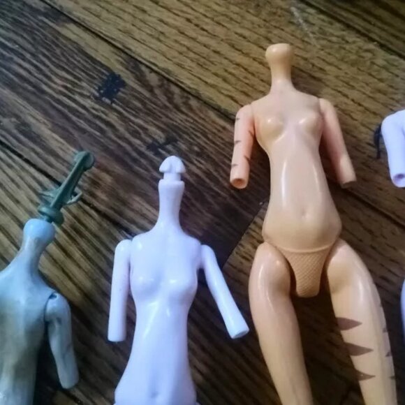 Monster High Ever after High lot of 100 doll bodies - Picture 10 of 10